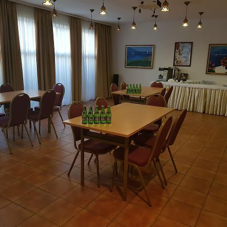 Hotel Lorenzo Cracovia Esterno foto